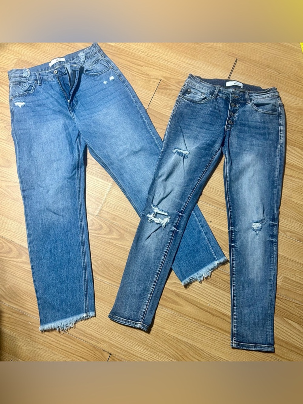 (2) ladies Kancan jeans size 5/26 *like new!*